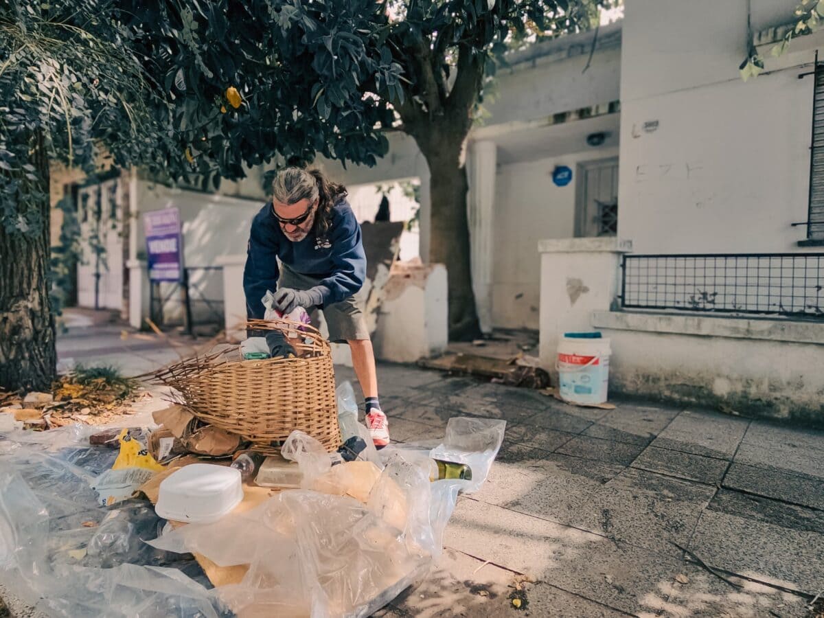 Operativo de desalojo y recuperación del espacio público tras ocupación ilegal de una vivienda del centro