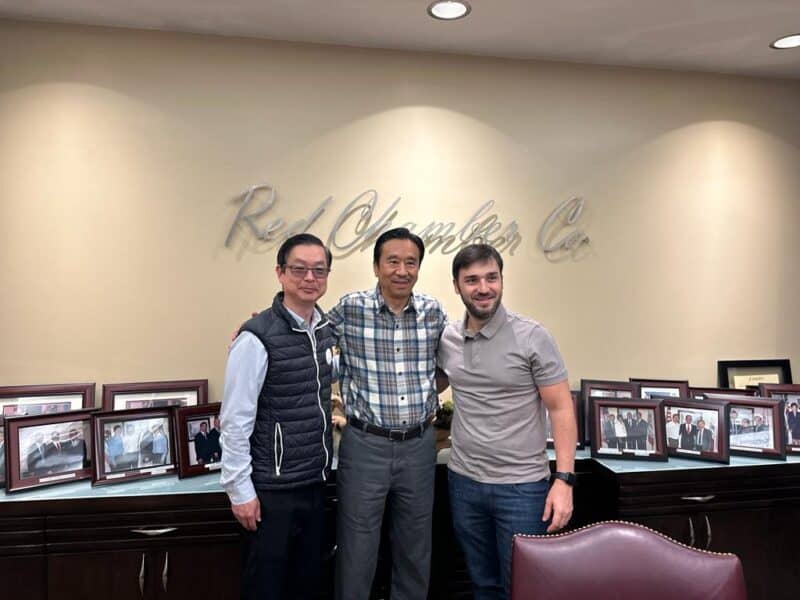 Red Chamber despide, Nacho paga