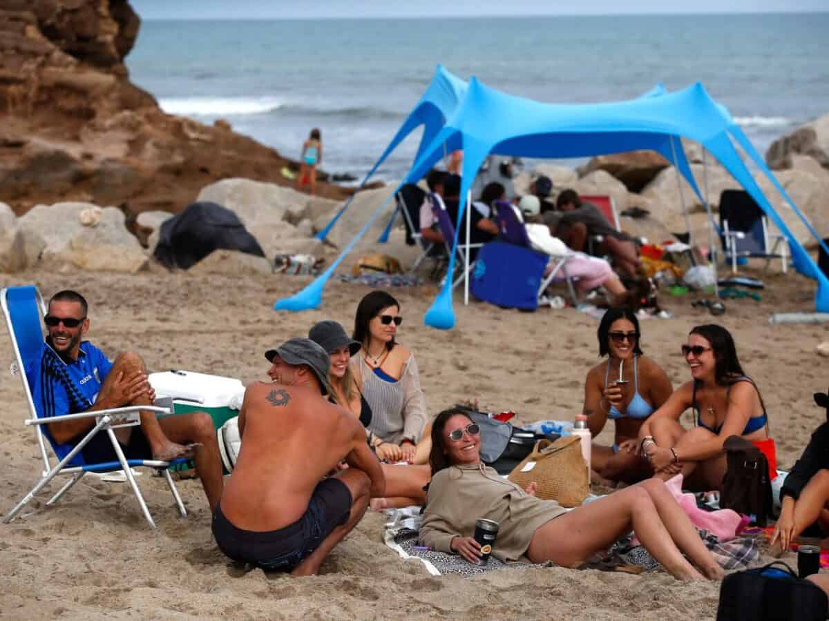 Turismo joven: cómo viajan, qué buscan y qué valoran los jóvenes de 18 a 30 años que eligen Mar del Plata en verano