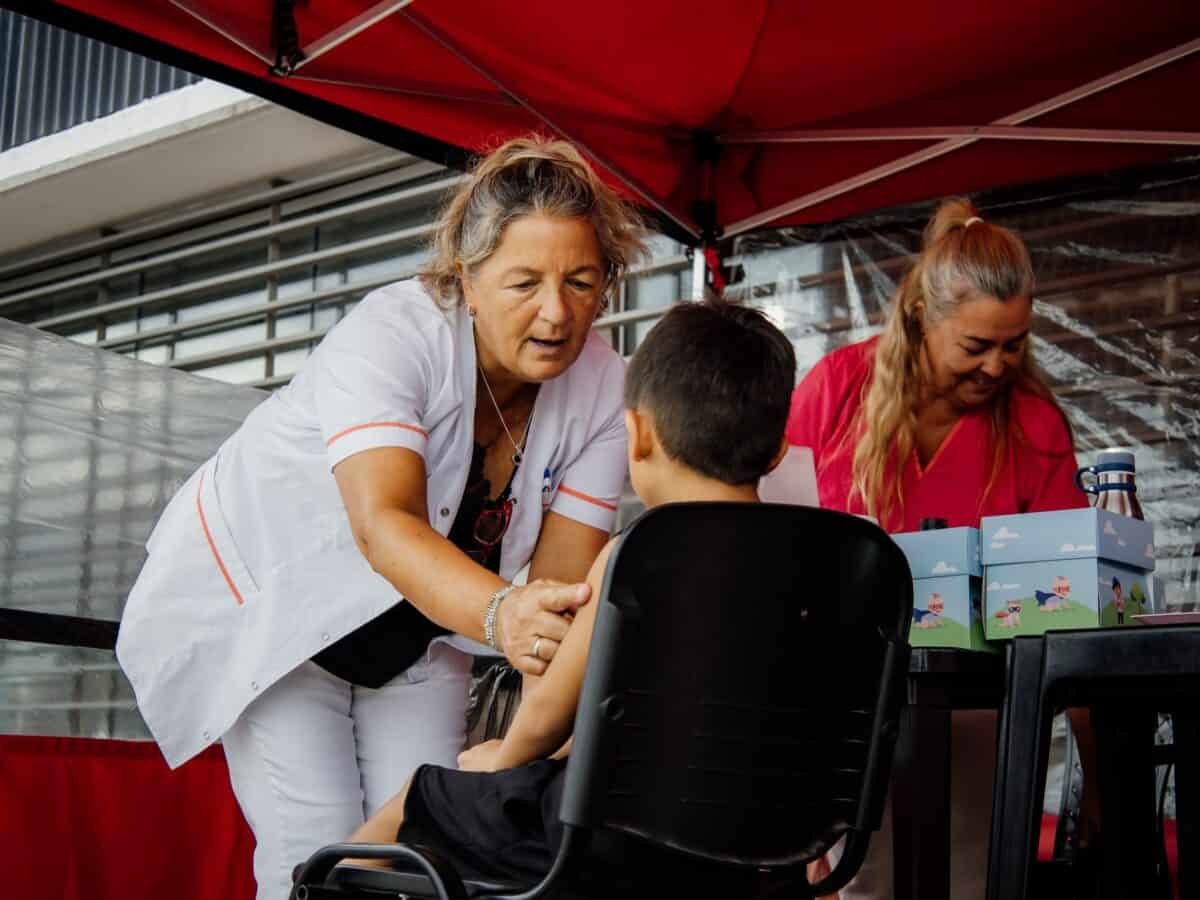 Continúa el “Carnaval de Vacunas” en los Polideportivos Barriales
