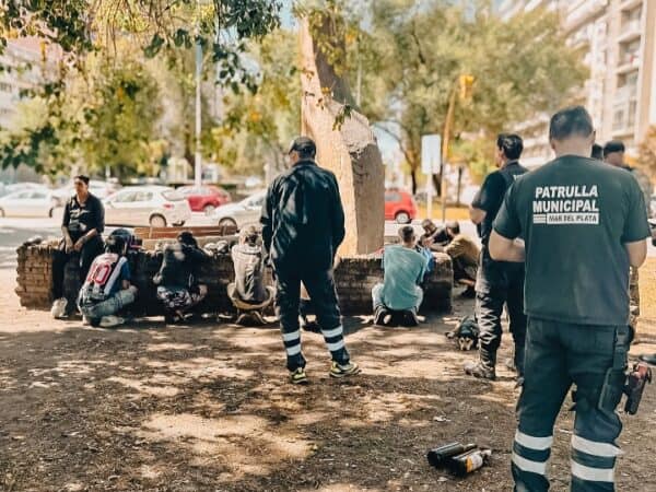 El Municipio intervino por disturbios en la vía pública: siete hombres fueron trasladados a la comisaría