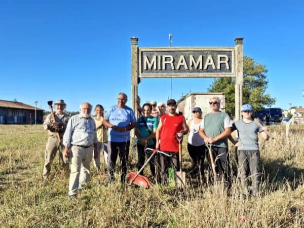 Jornada de limpieza y corte de pasto de la estación de Miramar