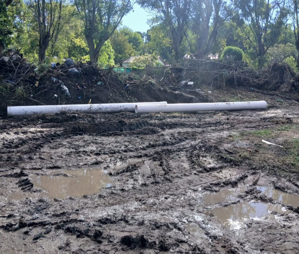Vecinos del barrio Alfar denuncian el impacto negativo de obras cloacales vinculadas a barrios privados