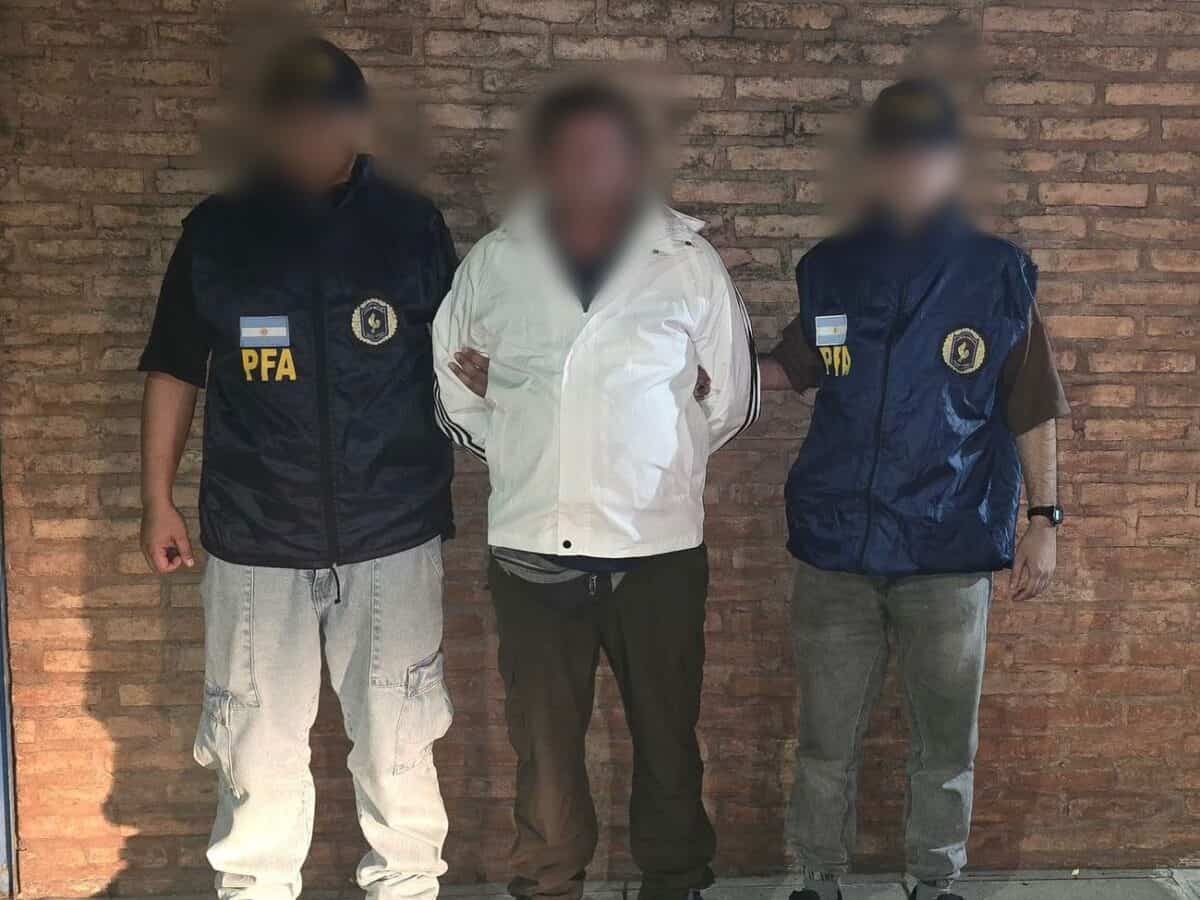 La Policía Federal detuvo en Buenos Aires a un prófugo por abusar de su hija en Mar del Plata