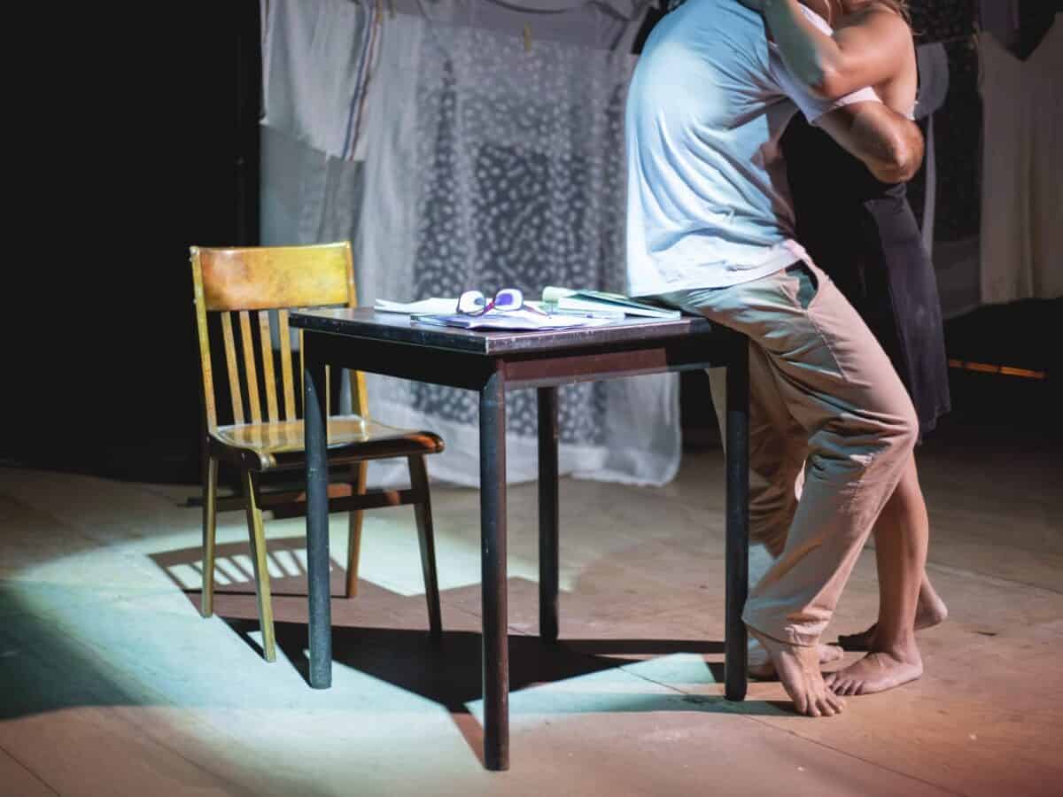 Tras el éxito del verano, «El punto justo es un milagro» renueva funciones en Mar del Plata