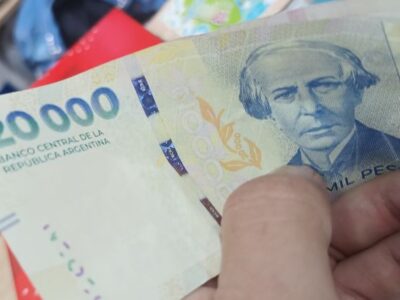 Los salarios volvieron a perder contra la inflación: subieron 2,4% en febrero