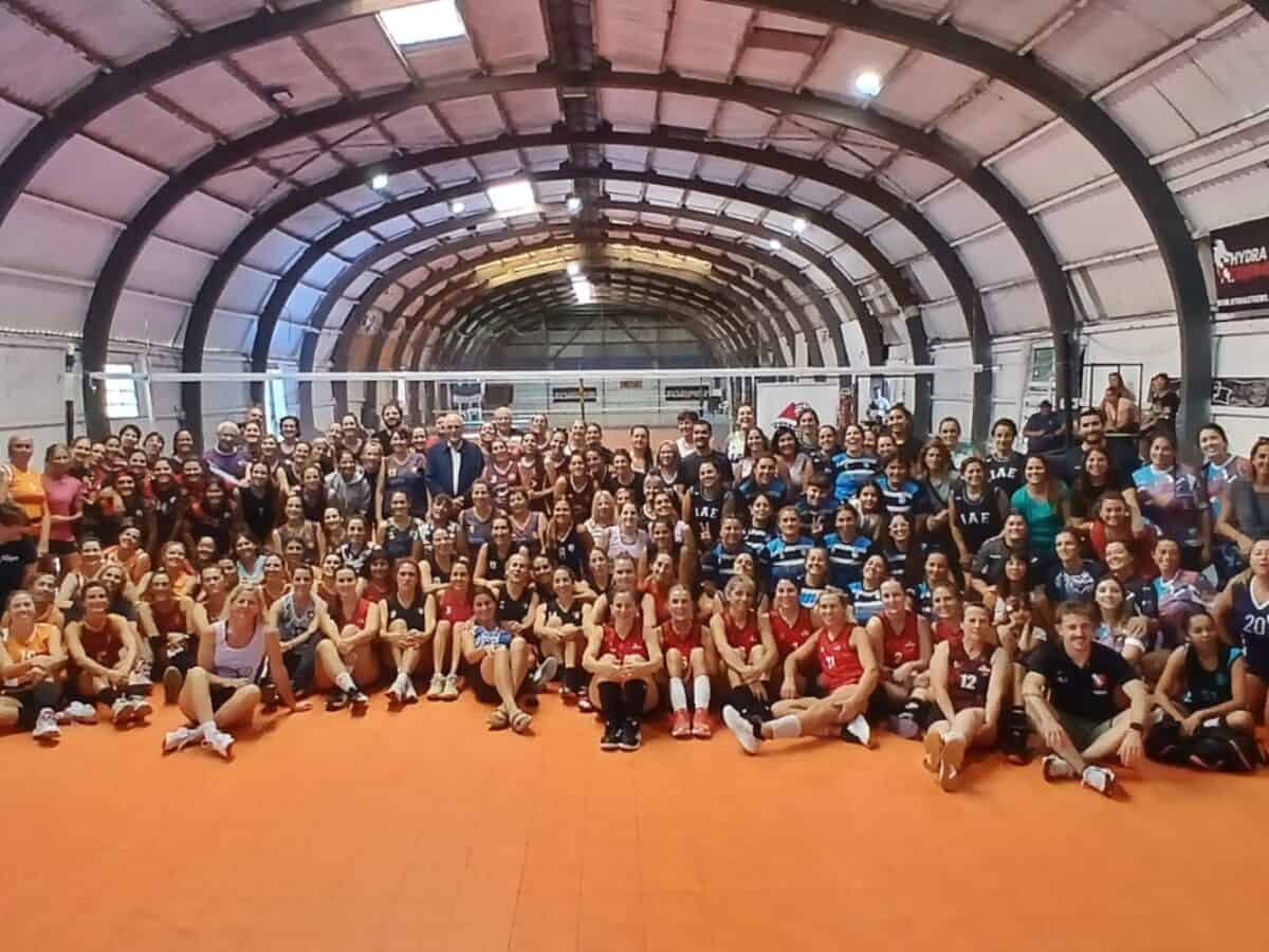 Se puso en marcha el torneo de maxi Voley femenino en Mar del Plata