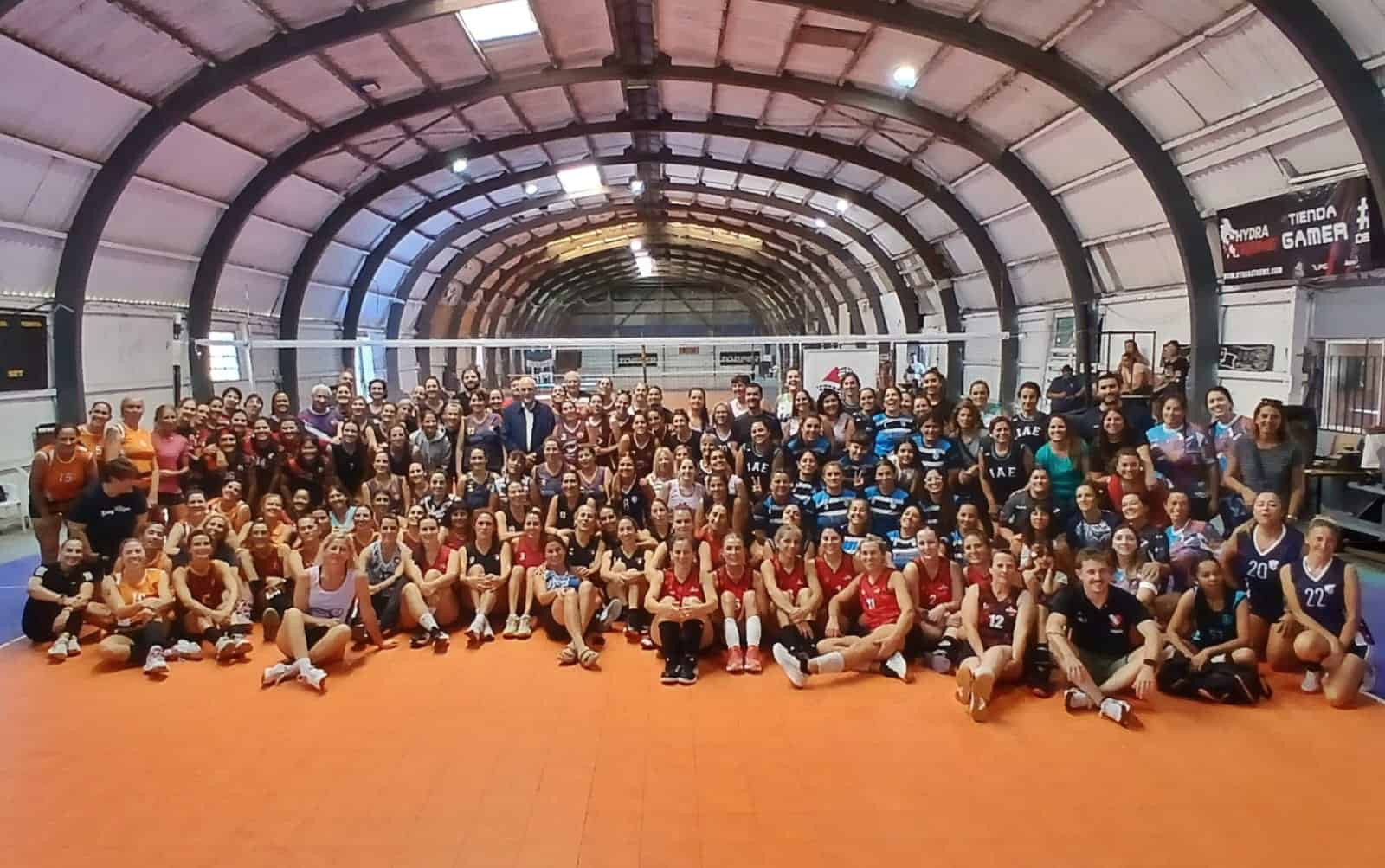 Se puso en marcha el torneo de maxi Voley femenino en Mar del Plata ...