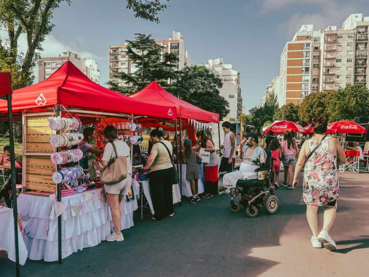 “Sabores sobre ruedas” y Expo Emprendedores vuelven a Plaza Mitre