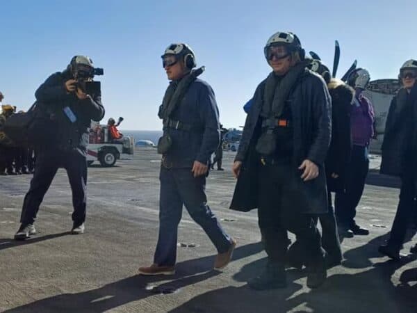 Milei viajó a Mar del Plata para visitar el portaaviones estadounidense USS Nimitz