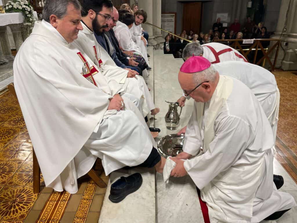 Jueves Santo: “no es fácil ser sacerdotes en este momento de la historia”