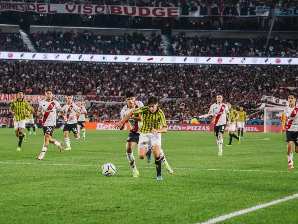 Aldosivi luchó pero se volvió sin nada del Monumental