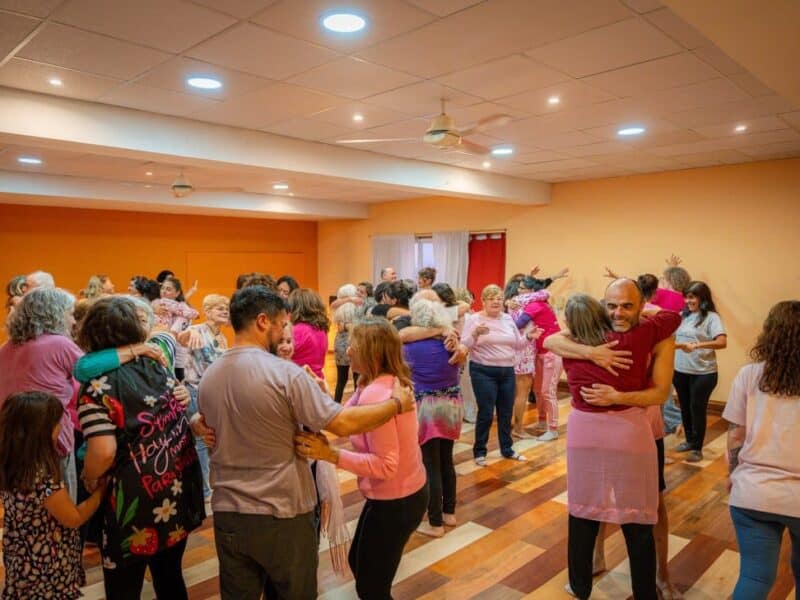 Mar del Plata celebra el Día Mundial de la Biodanza con un encuentro abierto en los jardines de Villa Victoria
