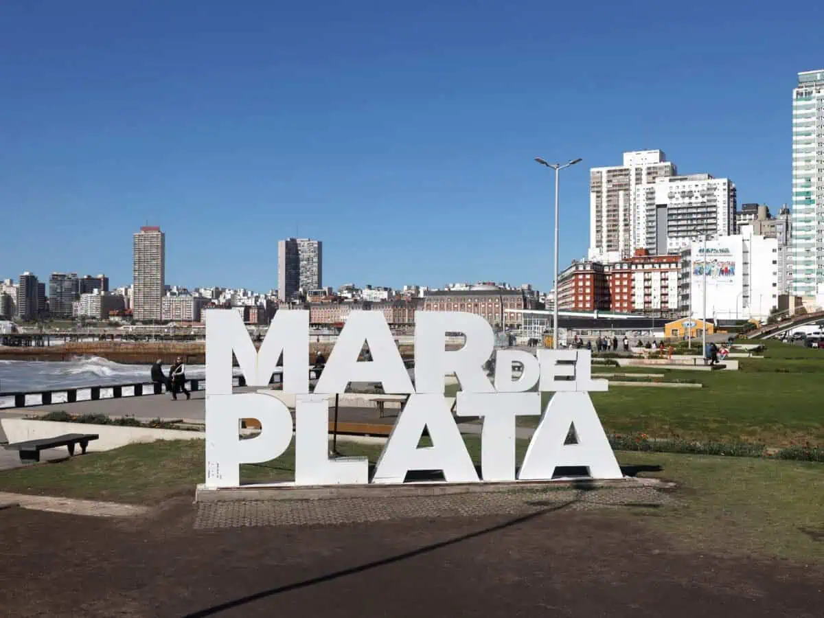 ¿Cuánto cuesta ir a Mar del Plata en vacaciones de invierno? Auto, tren, micro y avión: precios actualizados