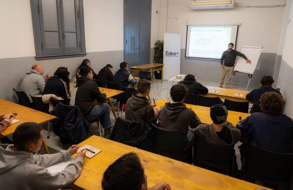 Energías renovables: EDEA lanzó un curso de instalación de paneles solares