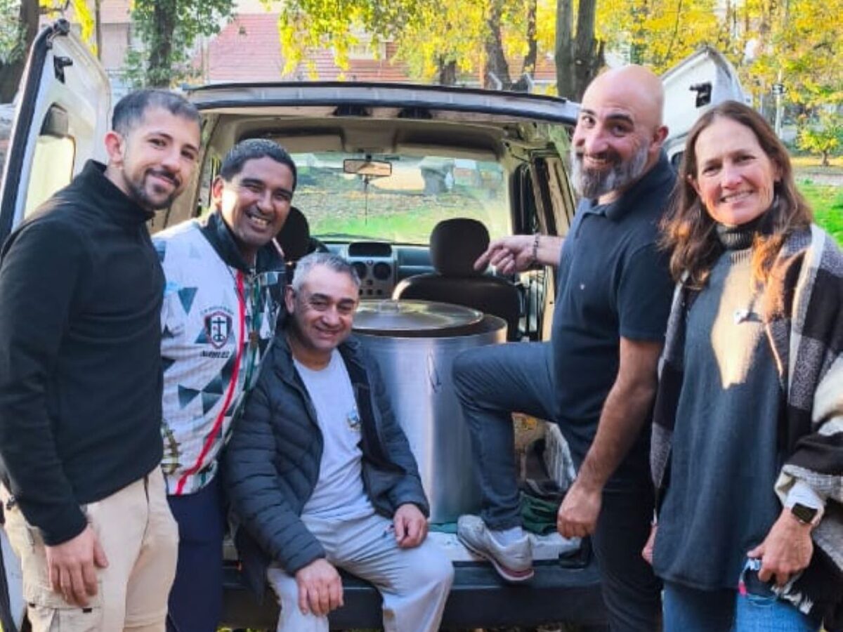 Alumnos de 5to año entregaron donación a instituciones benéficas en el marco del 35° Locro del Illia