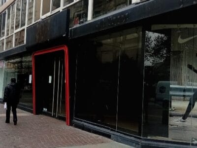 La Peatonal San Martín atraviesa una profunda crisis entre persianas bajas, menos consumo y cambios de hábitos