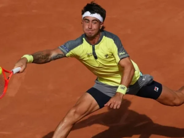 Comesaña luchó hasta el final y quedó eliminado de Roland Garros
