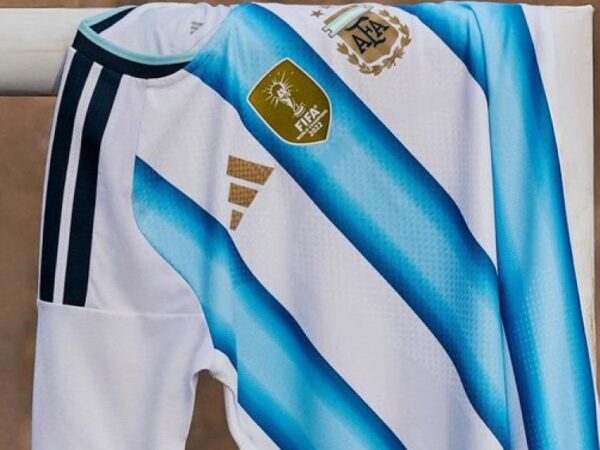 Se confirmaron las camisetas que vestirá la Selección argentina en la fase de grupos del Mundial 2026
