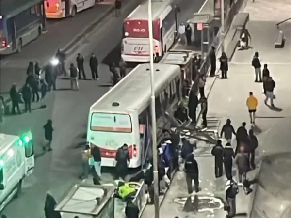 Un colectivo causó una tragedia frente al skatepark