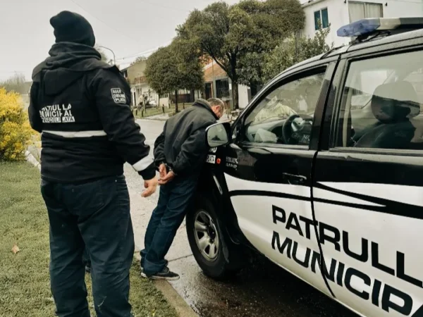 A raíz de reclamos vecinales, la Patrulla Municipal intervino en la aprehensión de un hombre