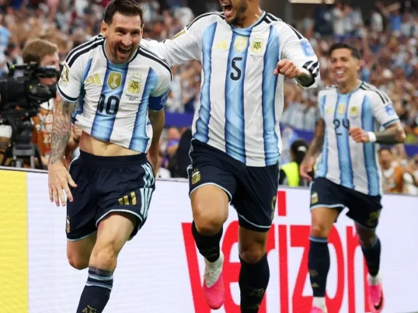 Argentina clasificada, Messi máximo goleador de los Mundiales