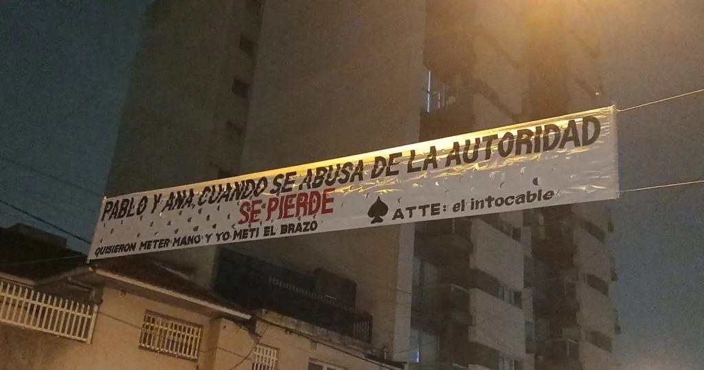 Un pasacalles expone una interna escolar y motiva una fuerte reflexión de los docentes