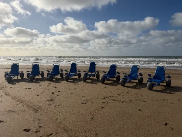 Punta Mogotes incorporó nuevas sillas anfibias para ampliar la accesibilidad en sus playas