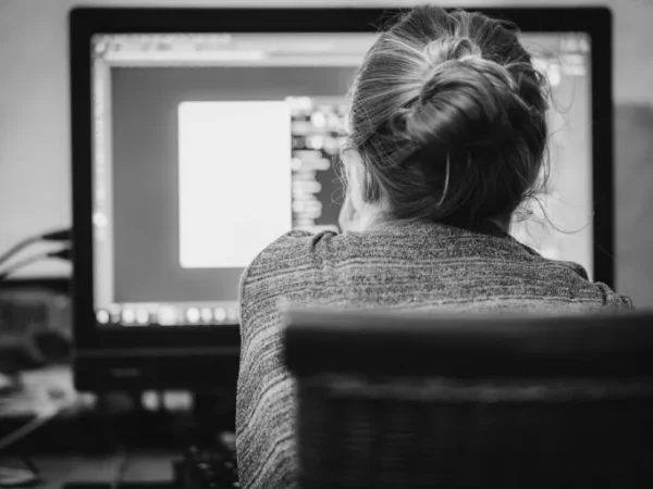 Por qué todo escritor debería usar un corrector gramatical en 2026