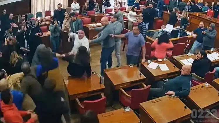 A las piñas, resurgió el Concejo Deliberante