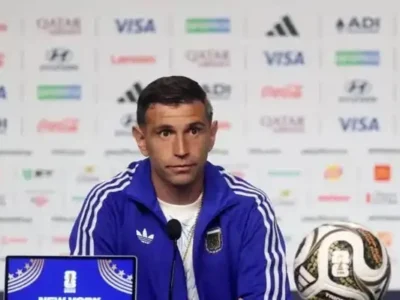 Dibu Martínez: “A veces me agarra llanto solo de pensar en todo lo que vivimos”