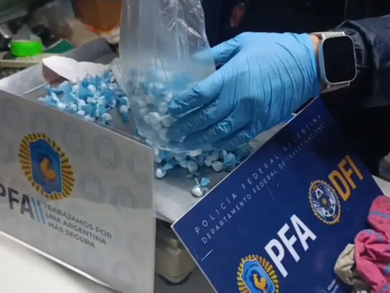 Detuvieron a una pareja de «narcojubilados» que vendía cocaína desde un kiosco en el barrio Las Heras