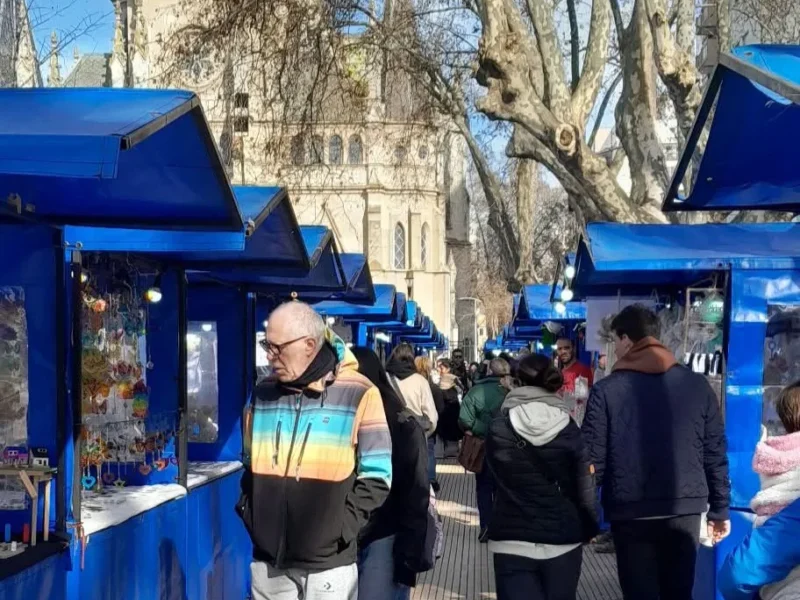 La Feria Sociocultural Mitre se prepara para las vacaciones de invierno con música, artesanías y una campaña solidaria