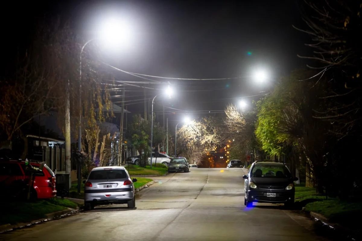 El Municipio comenzó un Plan de Iluminación LED que llegará a 13 barrios