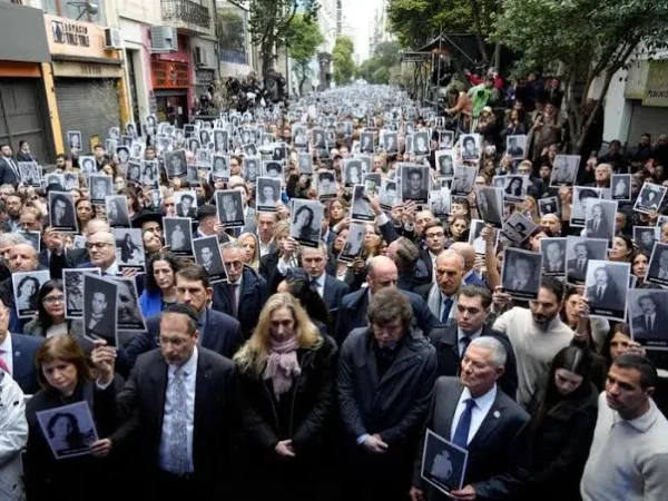 Milei participó del acto por los 32 años del atentado a la AMIA
