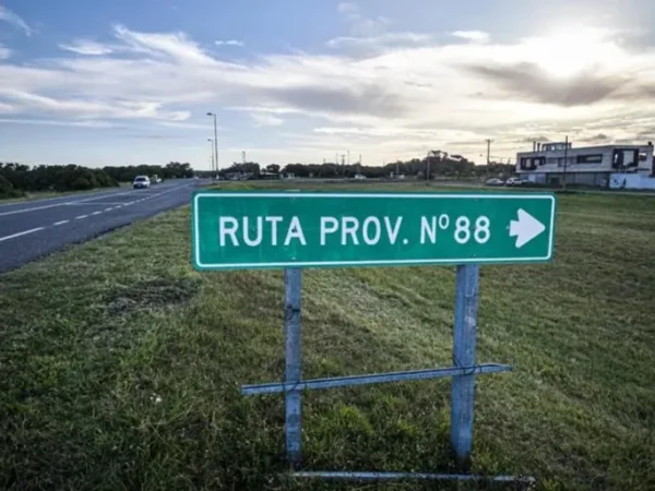 Autovía 88: madre de Anita entregó petitorio con 25 mil firmas al ministro de Infraestructura