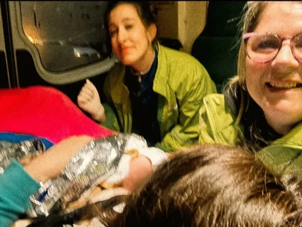 Personal de SAME asistió a una madre a dar a luz en un auto