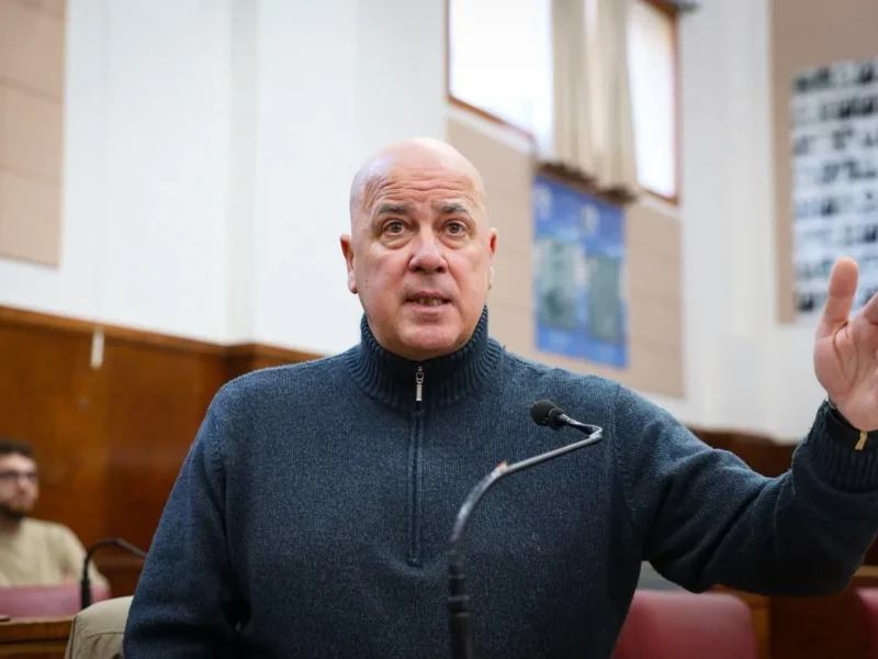 Pliego de Transporte: «El Gobierno Municipal propone un tratamiento a espaldas de los vecinos y con funcionarios ausentes”