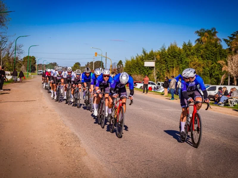 El Club de Empleados de Comercio volvió a hacer historia y sumó su tercera victoria en el ciclismo