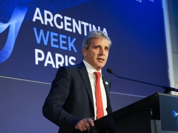 Caputo: “El riesgo no está en las elecciones sino en perderse la oportunidad de invertir en Argentina”