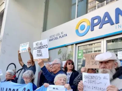 Colegio de Médicos advirtió que la crisis del PAMI amenaza con desbordar los hospitales públicos