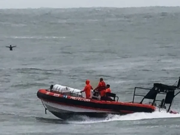 Mar del Plata: Prefectura rescató a un joven kitesurfista que no podía regresar a la costa